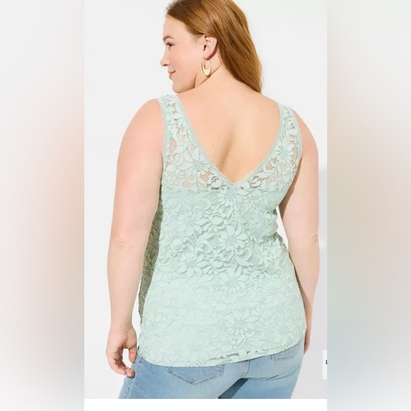 Torrid Women's Plus Size Fully Lined Stretch Lace V-Neck Tank - Picture 4 of 5
